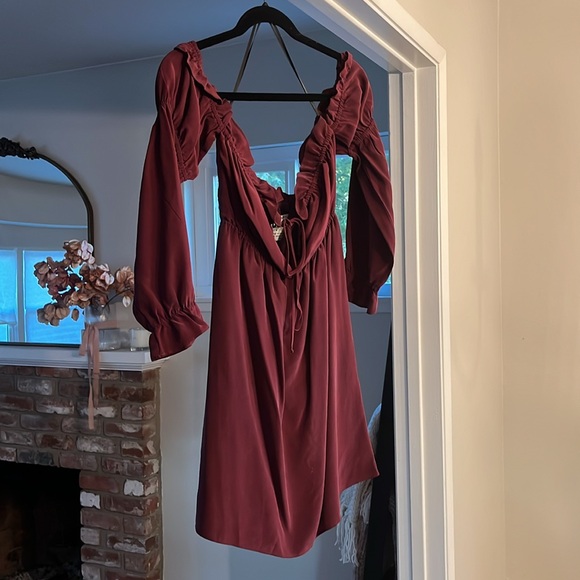 Stone Cold Fox ‘River’ burgundy dress M/L - Picture 2 of 4